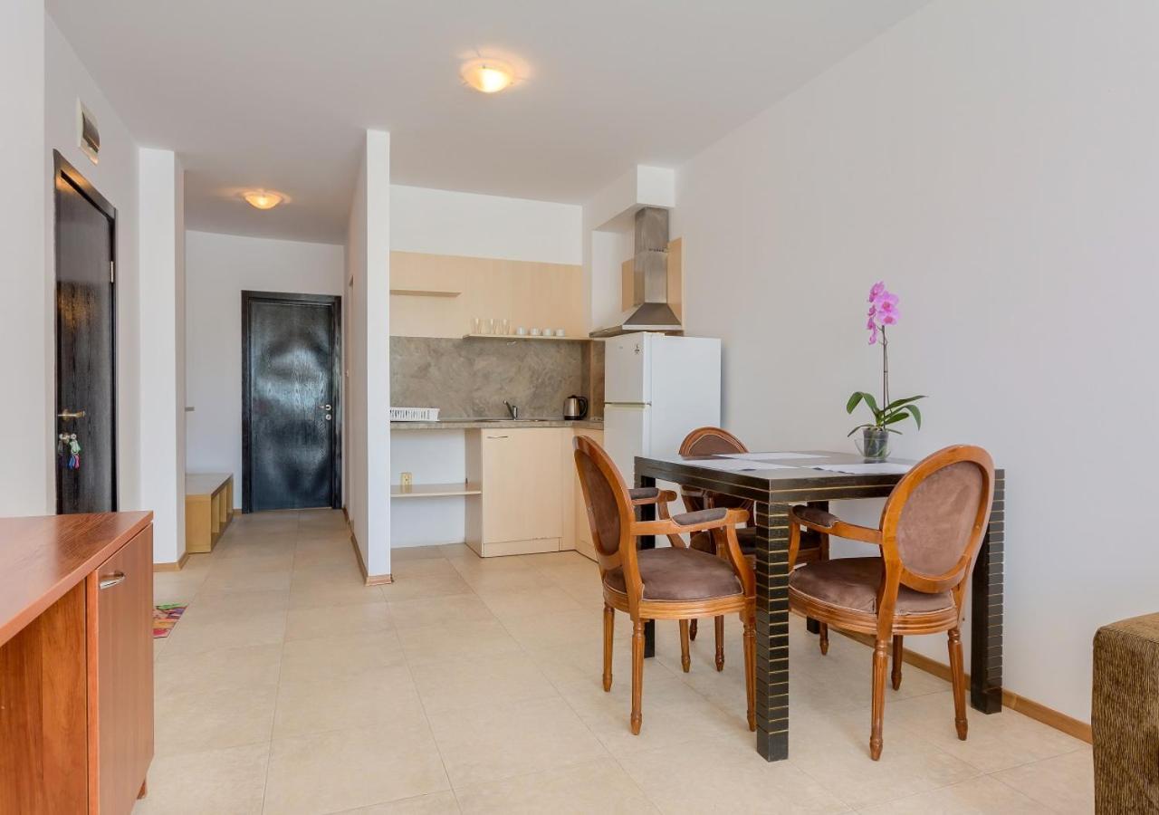 Robinson Beach Apartments Burgas-provinsen Eksteriør bilde